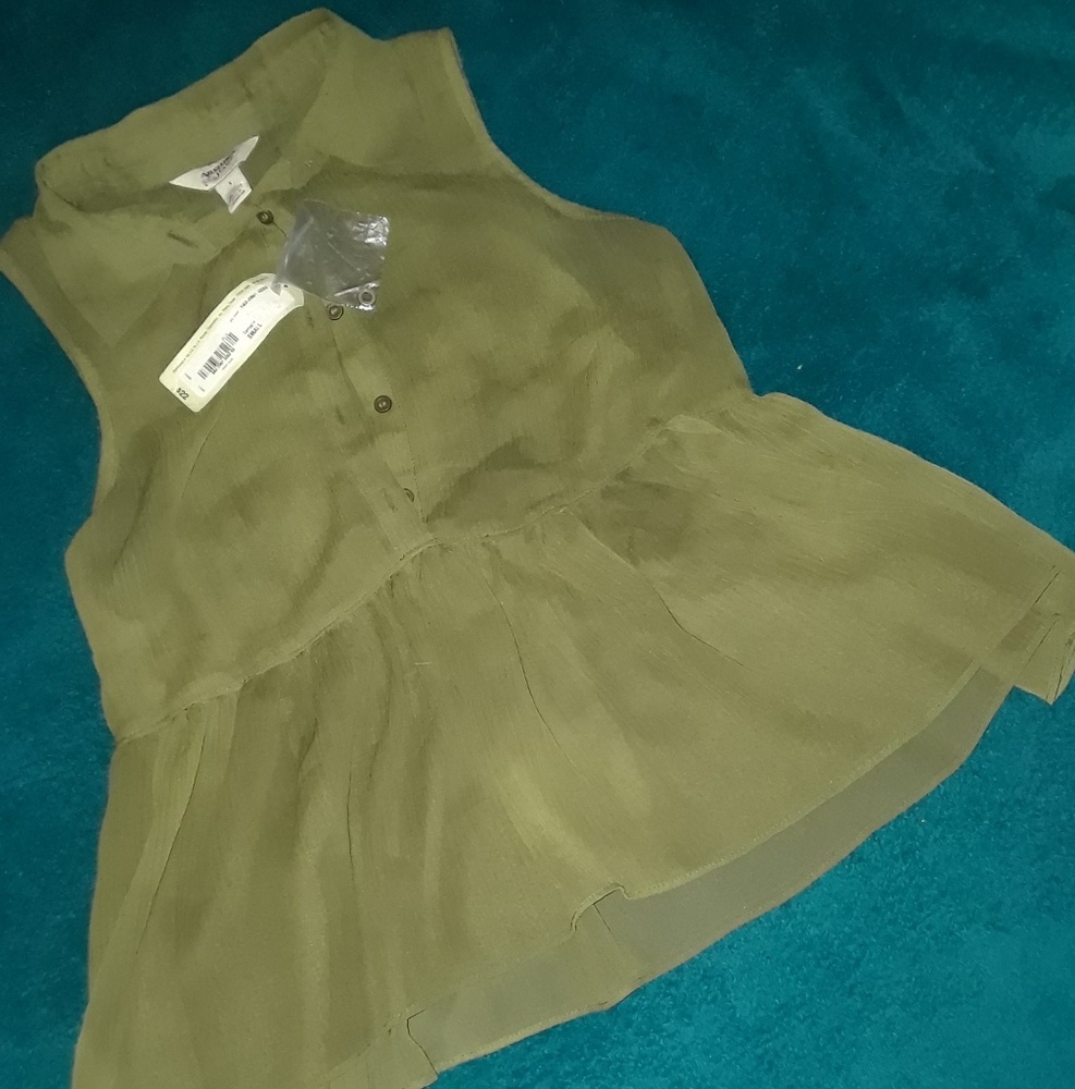 Sheer sleeveless frilly shirt